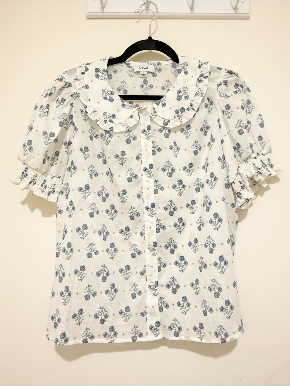 CeCe White Floral Puff-Sleeve Ruffled Collar Blouse